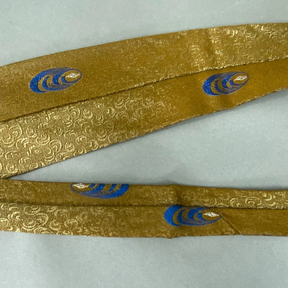 VTG Wembley Silk Necktie Mens Gold Metallic Swirl Jacquard MCM Retro 55x3
